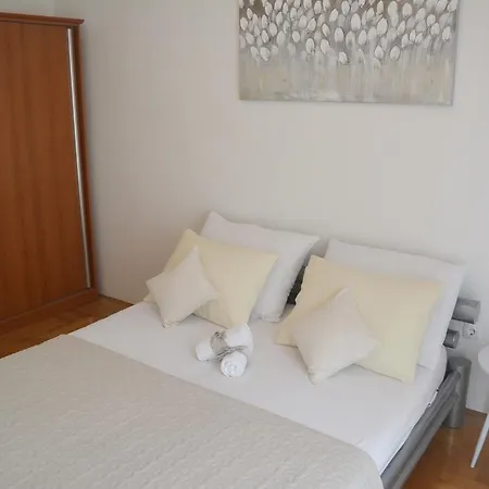 Apartment Red *